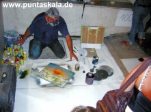 Ein Maler der an Ort und Stelle Ihnen ein Andeneken an den Urlaub zaubert